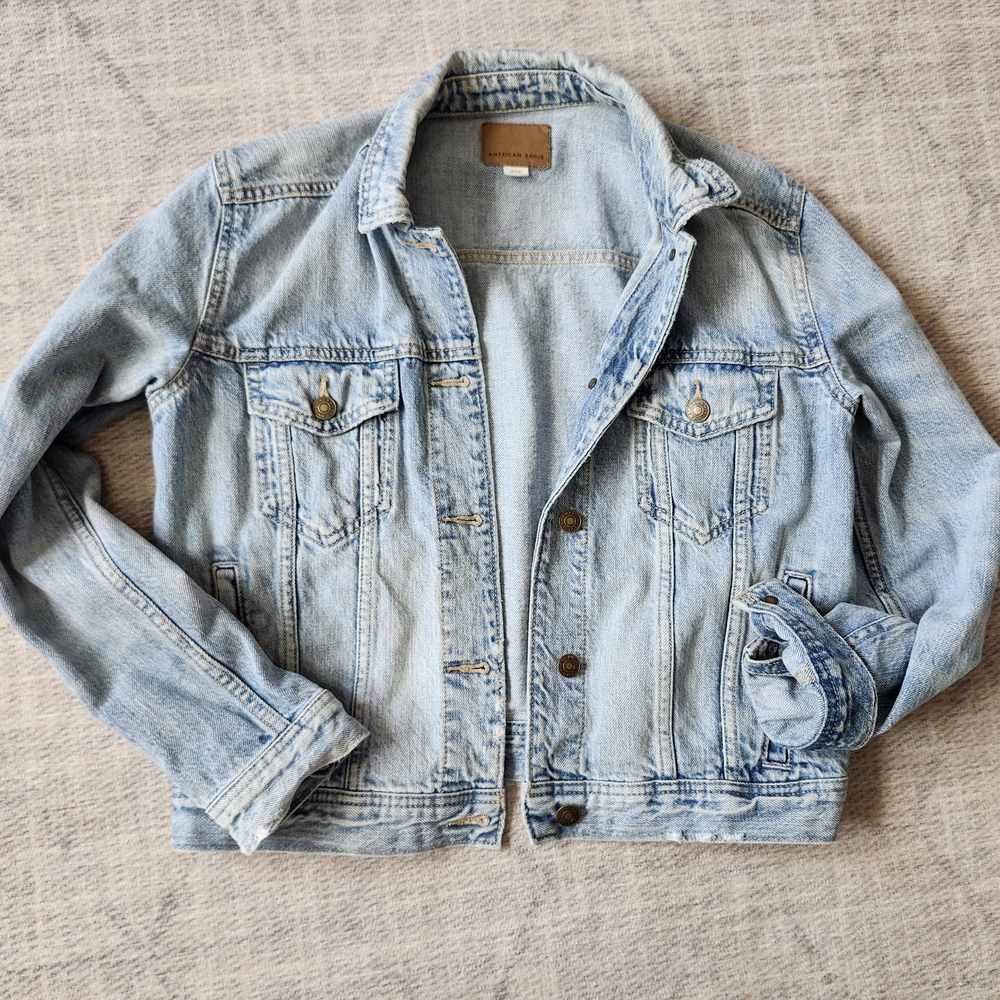 American Eagle Outfitters Light Blue Jean Jacket